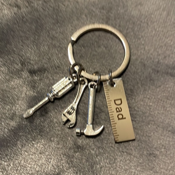 Dad Bag Charm Stainless Steel Hammer Screwdriver Can’t Measure Love ❤️ - Picture 3 of 4